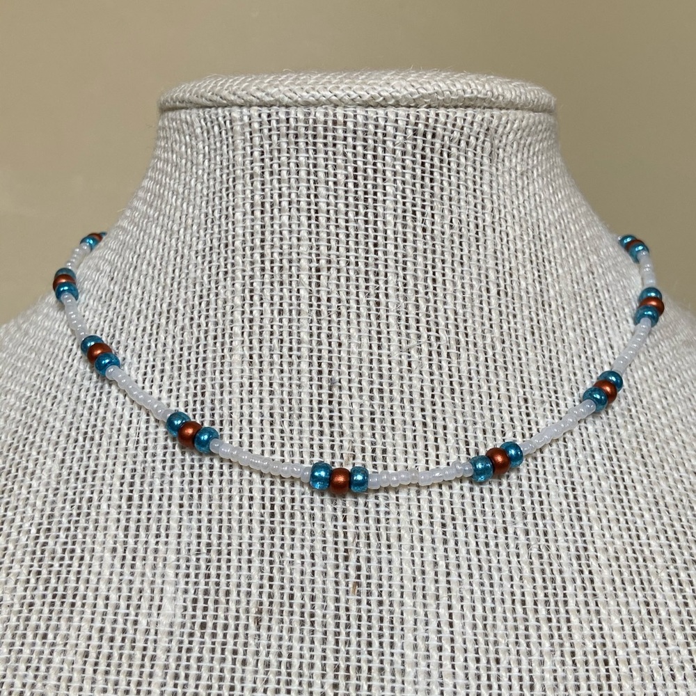 Handmade beaded choker - Picture 2 of 3